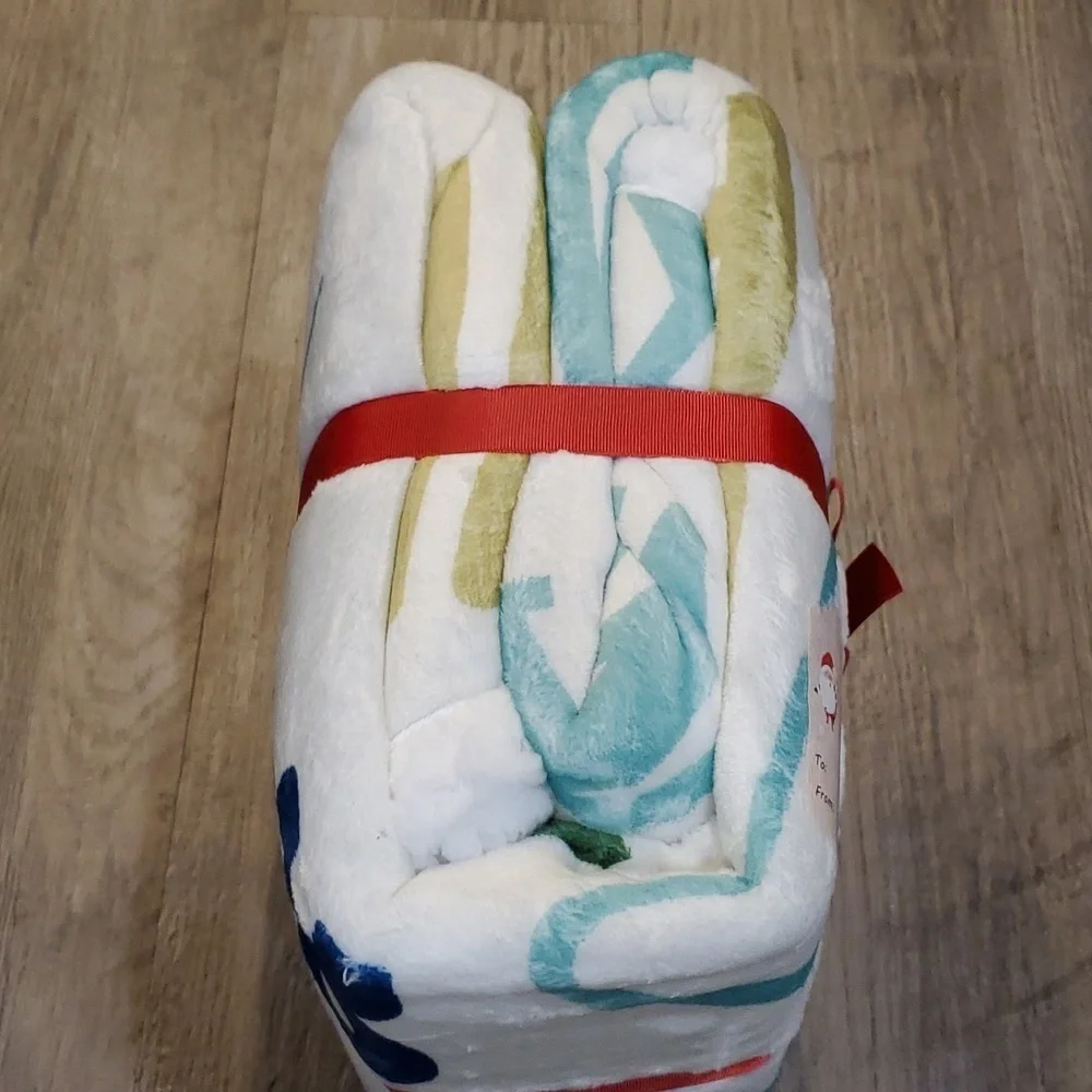 Prewrapped Christmas Throw